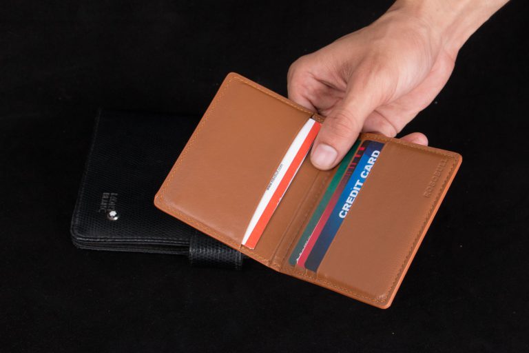 Carte à autorisation systématique : à qui s'adresse-t-elle ?