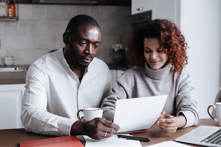 Compte joint ou comptes séparés : que choisir en couple ?