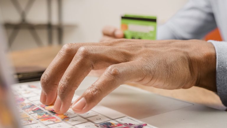 Sécuriser son espace bancaire en ligne : les réflexes qui comptent